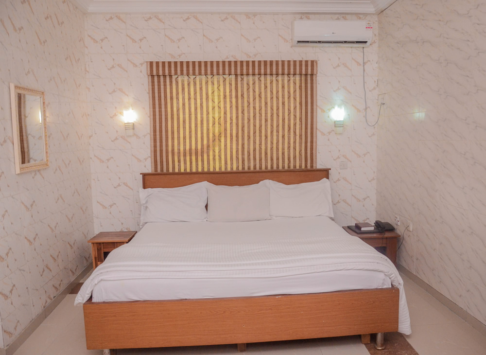 https://www.yomafarmresort.com/wp-content/uploads/2020/09/deluxe-room-2.jpg